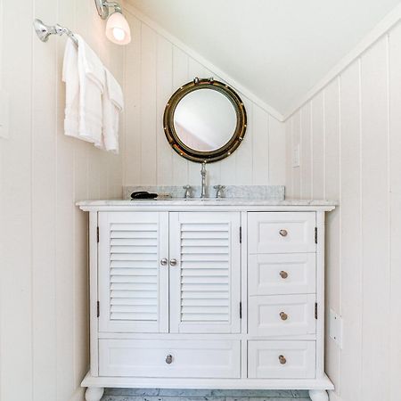 Beach House With Outdoor Shower Less Than 6 Mi To Nags Head! Manteo Exterior photo