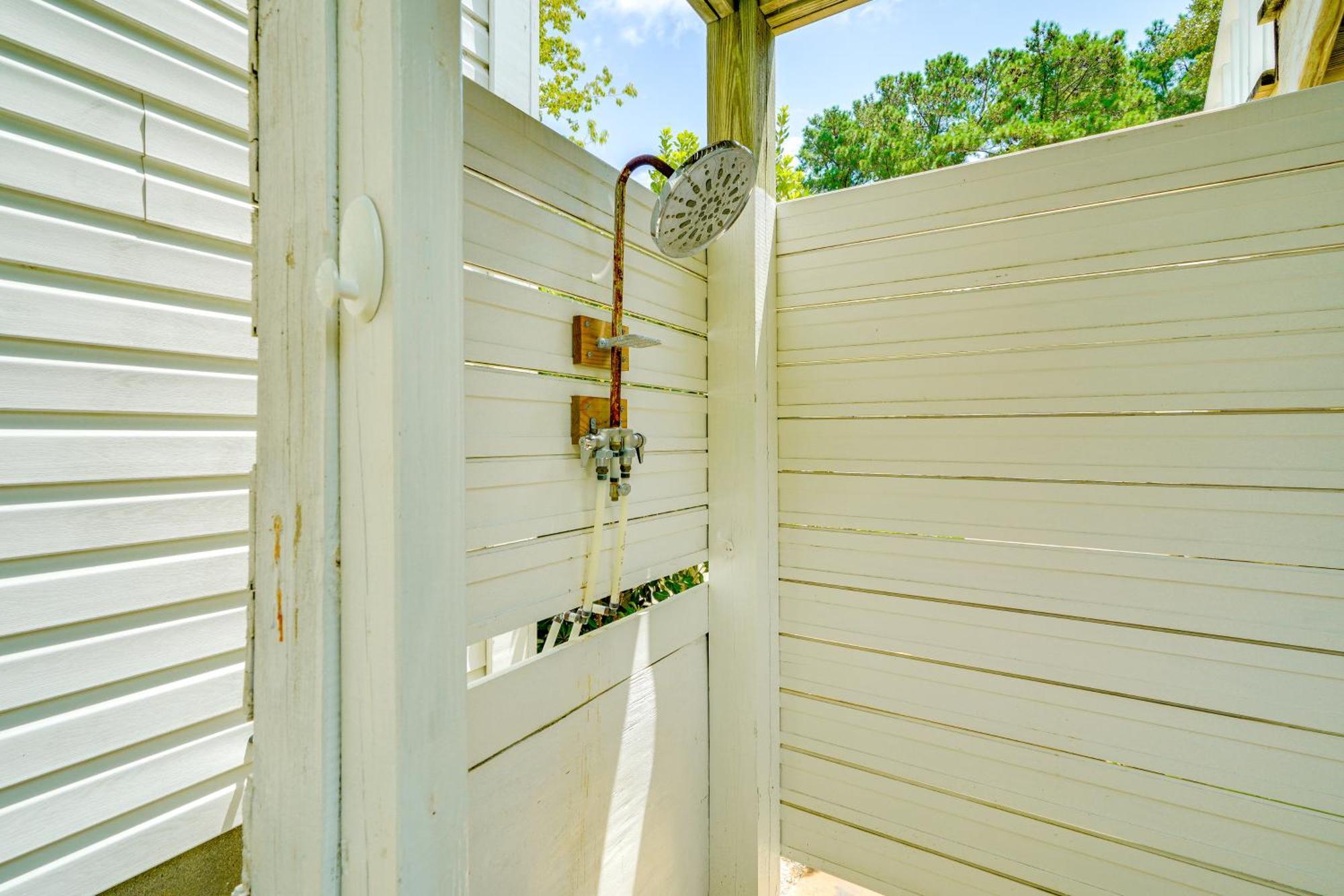 Beach House With Outdoor Shower Less Than 6 Mi To Nags Head! Manteo Exterior photo