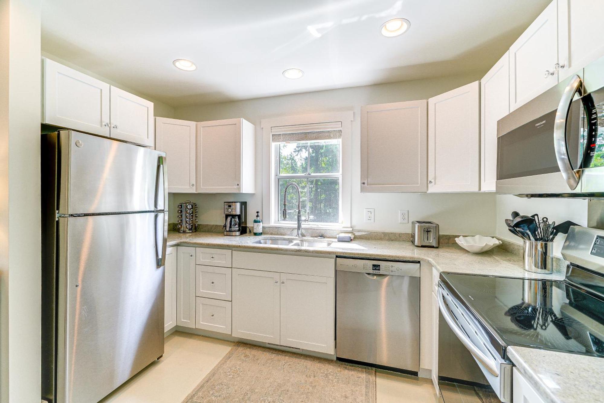 Beach House With Outdoor Shower Less Than 6 Mi To Nags Head! Manteo Exterior photo